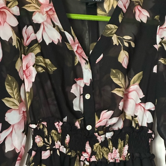 Black and Pink Long Sleeve V-Neck Sundress - Picture 2 of 15